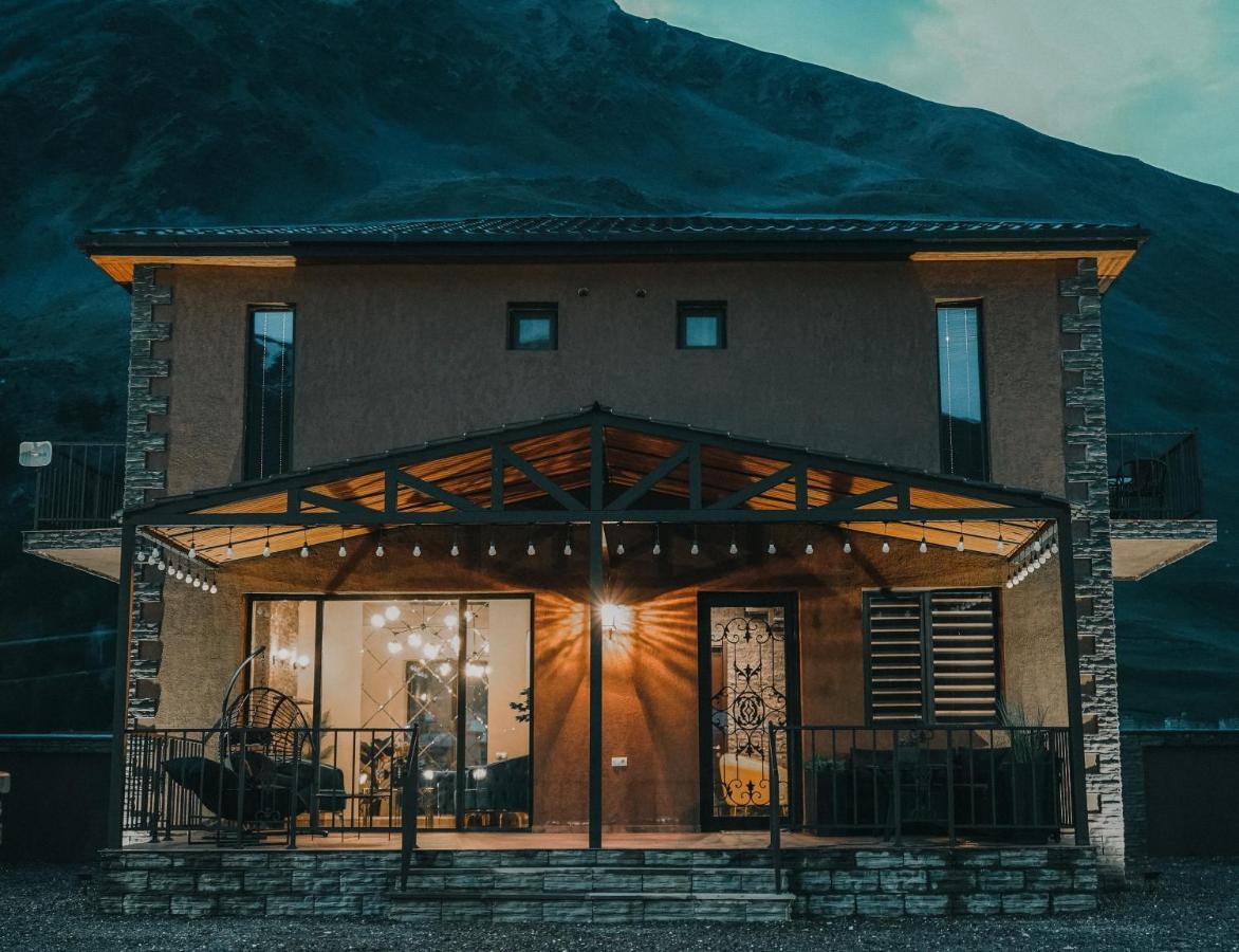 Holiday Home Stepantsminda Exterior photo